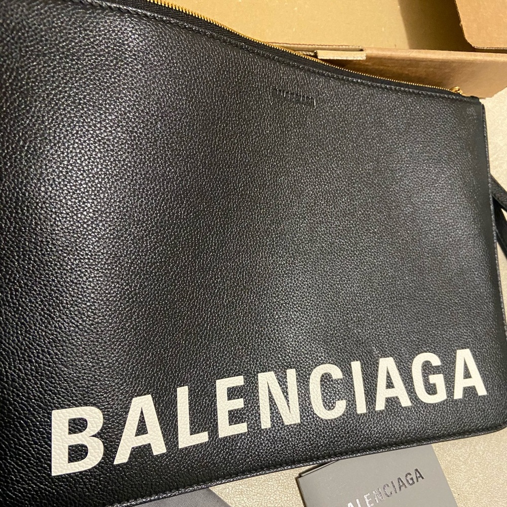 🔥BALENCIAGA Black Leather Pouch Bag🔥 NEW!!